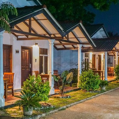 Luna Beach Hotel Nilaveli Ngoại thất bức ảnh
