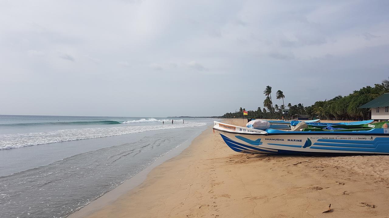 Luna Beach Hotel Nilaveli Ngoại thất bức ảnh