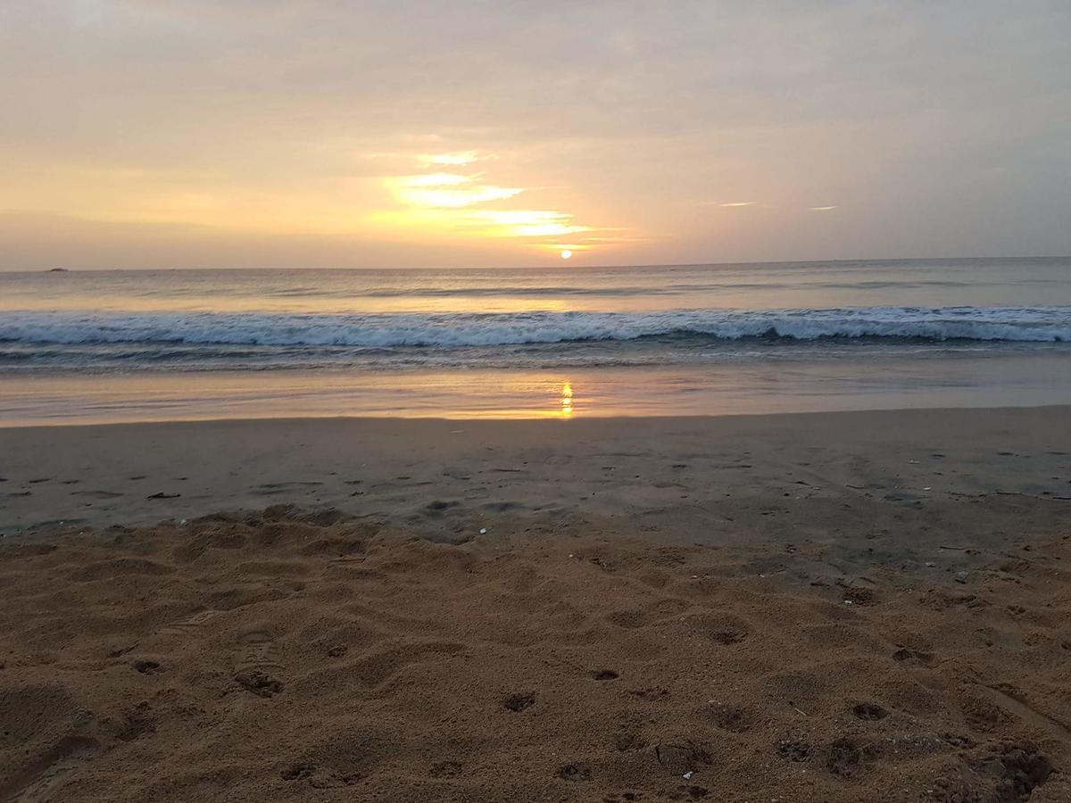 Luna Beach Hotel Nilaveli Ngoại thất bức ảnh