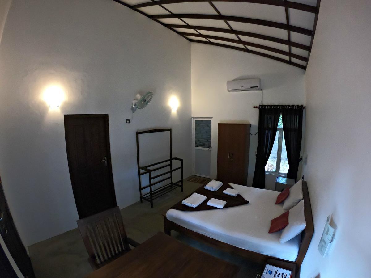 Luna Beach Hotel Nilaveli Ngoại thất bức ảnh