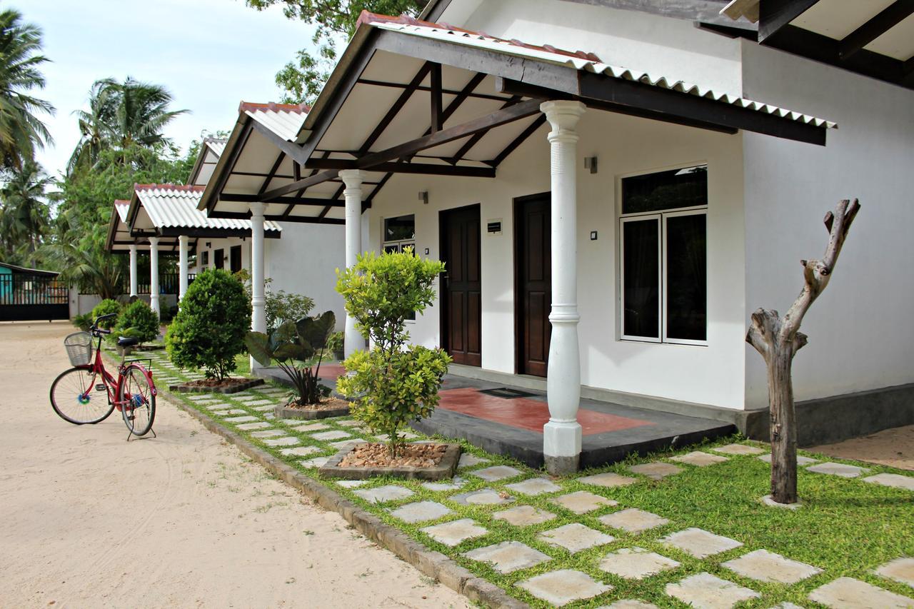 Luna Beach Hotel Nilaveli Ngoại thất bức ảnh