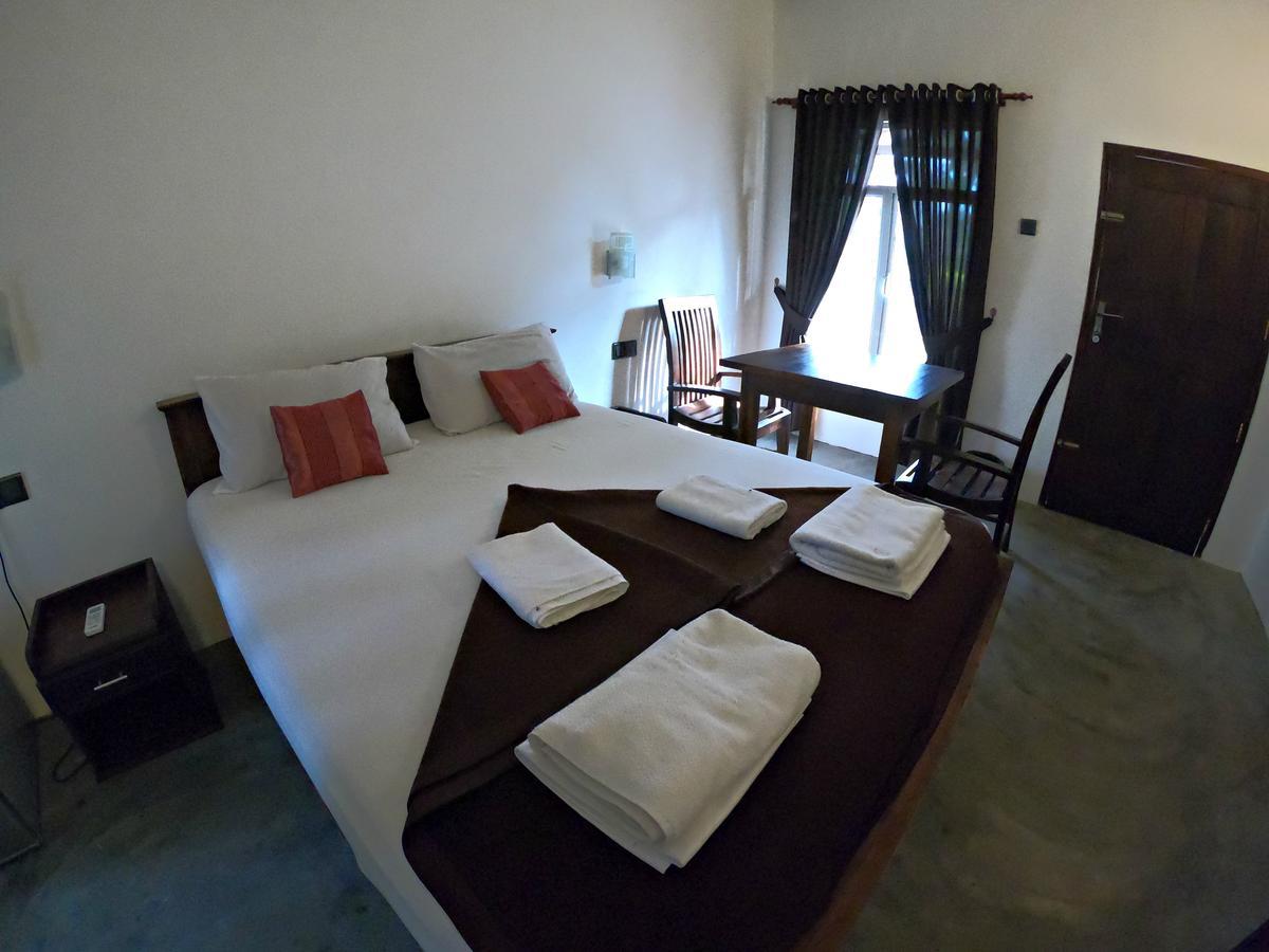 Luna Beach Hotel Nilaveli Ngoại thất bức ảnh
