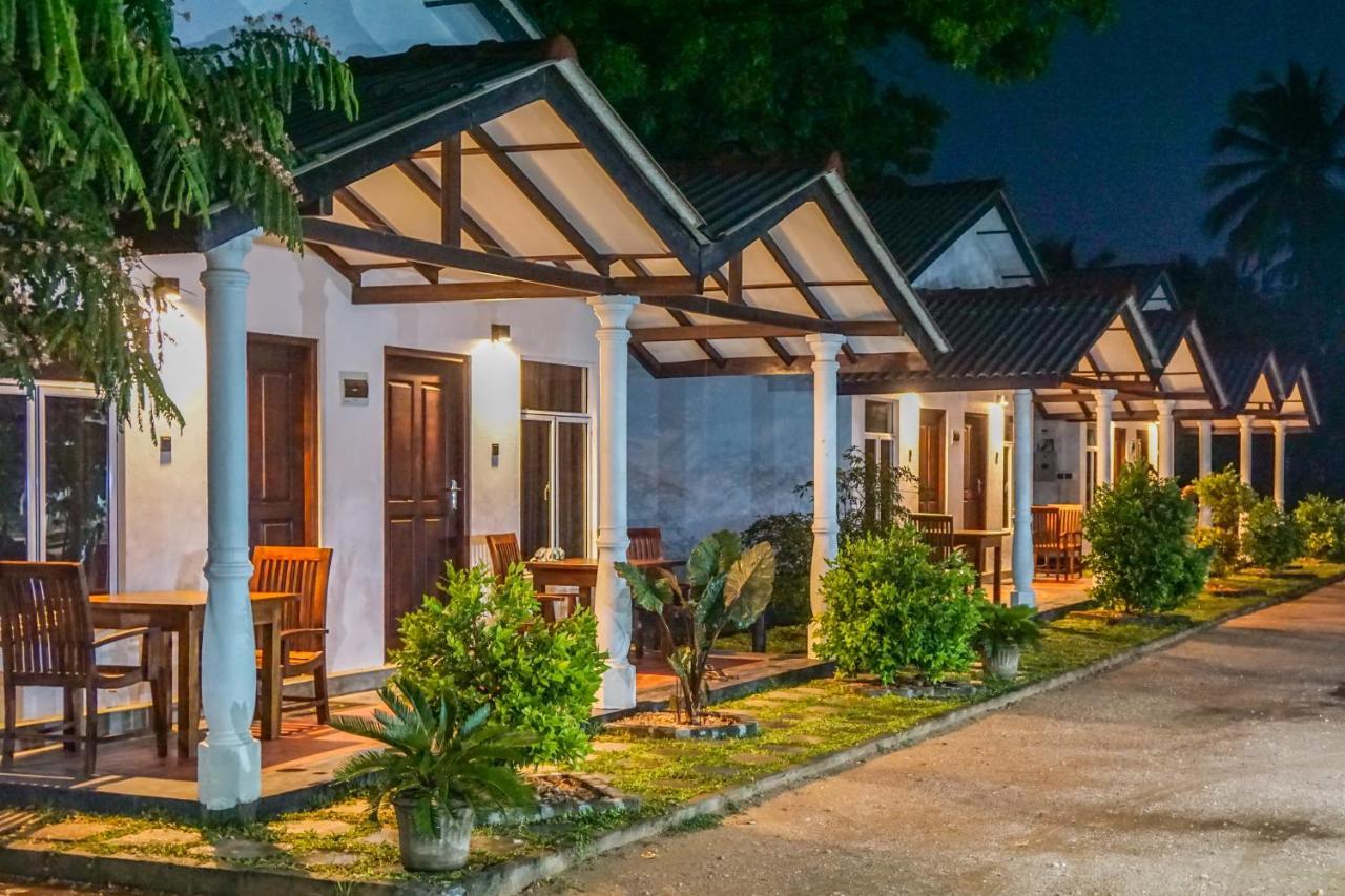 Luna Beach Hotel Nilaveli Ngoại thất bức ảnh