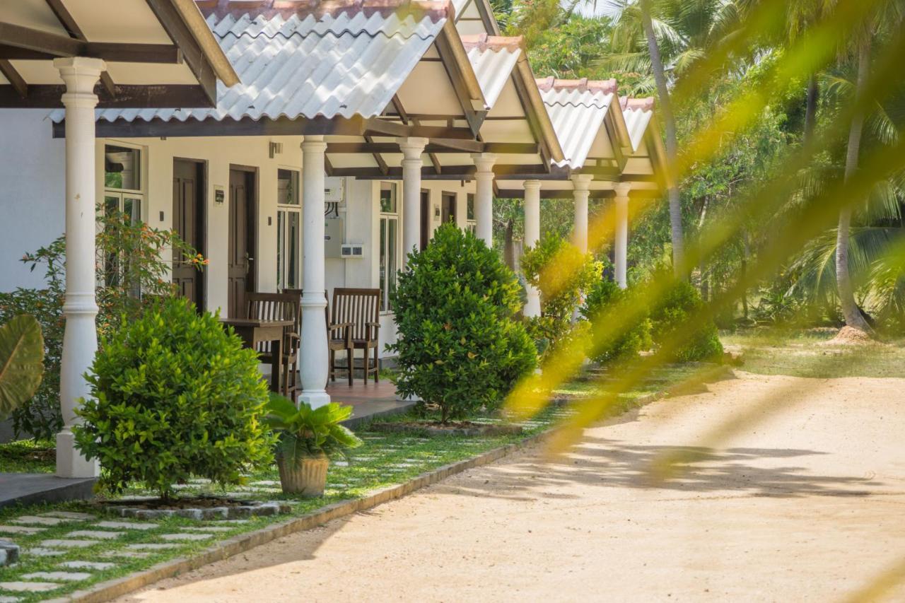 Luna Beach Hotel Nilaveli Ngoại thất bức ảnh