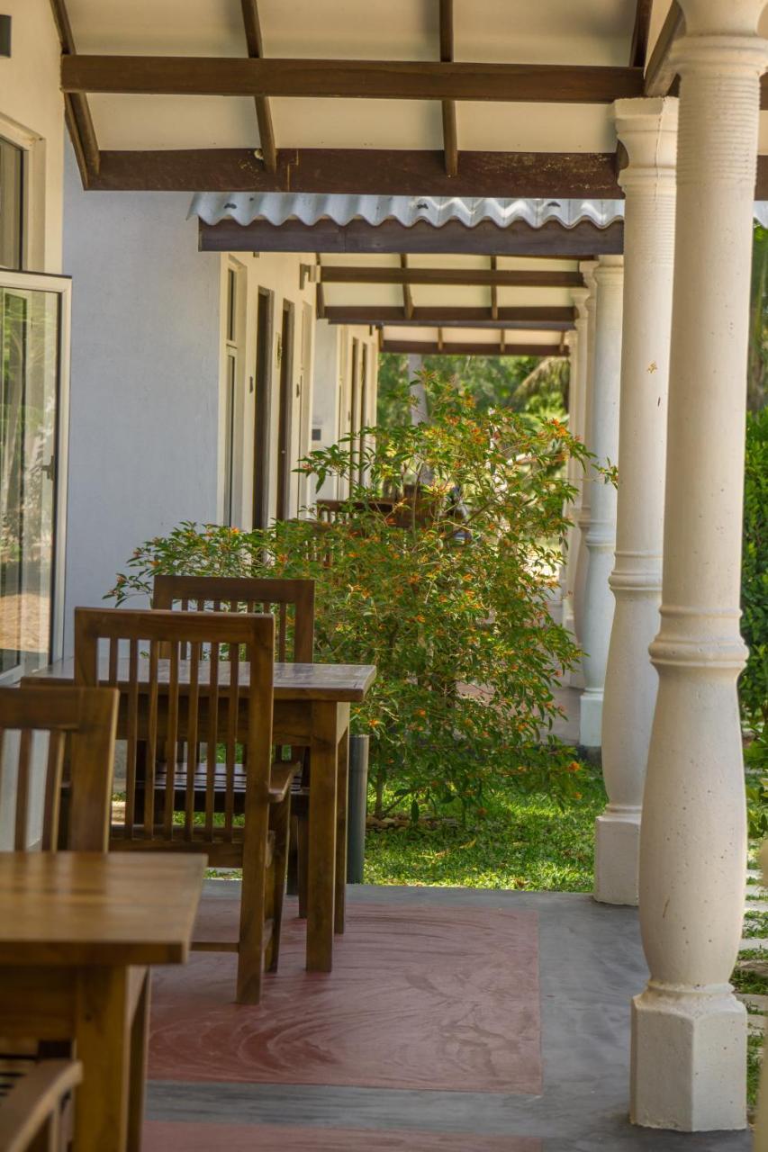 Luna Beach Hotel Nilaveli Ngoại thất bức ảnh