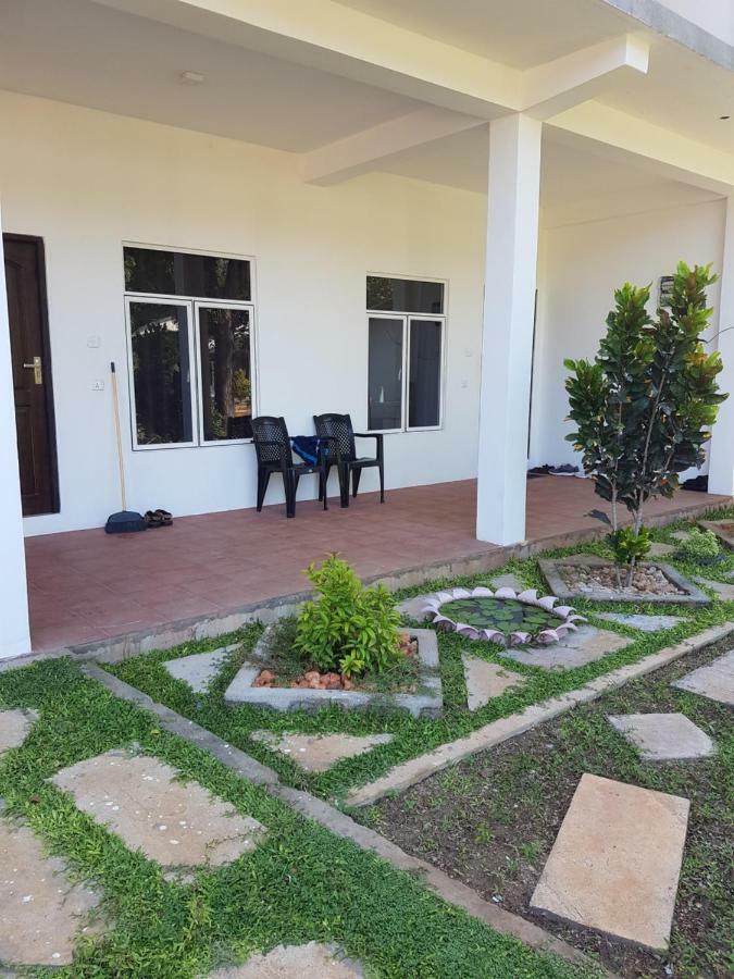 Luna Beach Hotel Nilaveli Ngoại thất bức ảnh